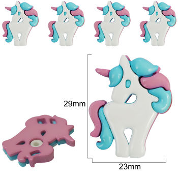 enfeite unicornio rosa azul e branco